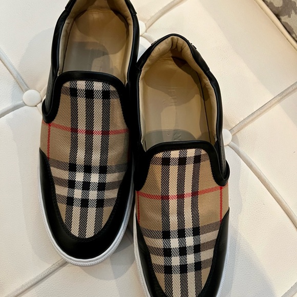 Burberry slip on vintage check sneakers - worn twice - Picture 4 of 9